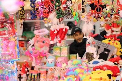 西班牙華人百元店 風(fēng)靡全境的購(gòu)物天堂，針紡織品銷(xiāo)售新亮點(diǎn)