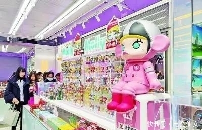 萬物皆可“潮”！潮流玩具的工美設(shè)計(jì)“潮”在何處？探秘超207億元市場(chǎng)的審美與商業(yè)密碼